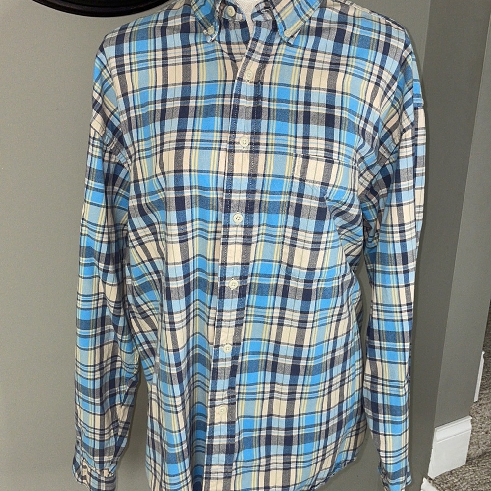 Arrow ~Men's large button down shirt with one pocket.